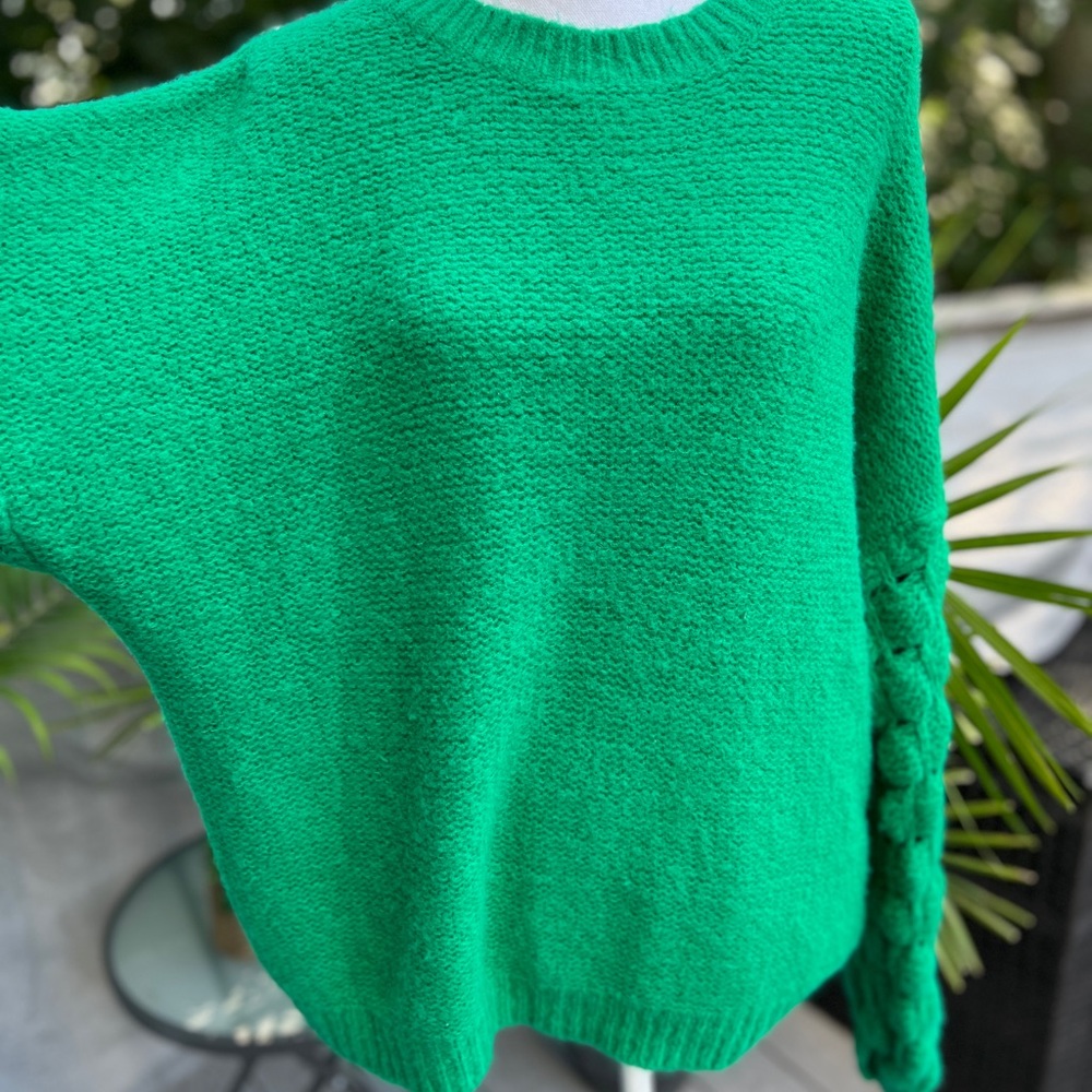 VICI Bell Sleeve Kelly Green Sweater Size Medium - Picture 3 of 7